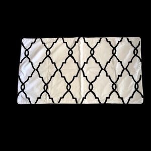Williams Sonoma Home crewel Embroidered Quatrefoil sham King